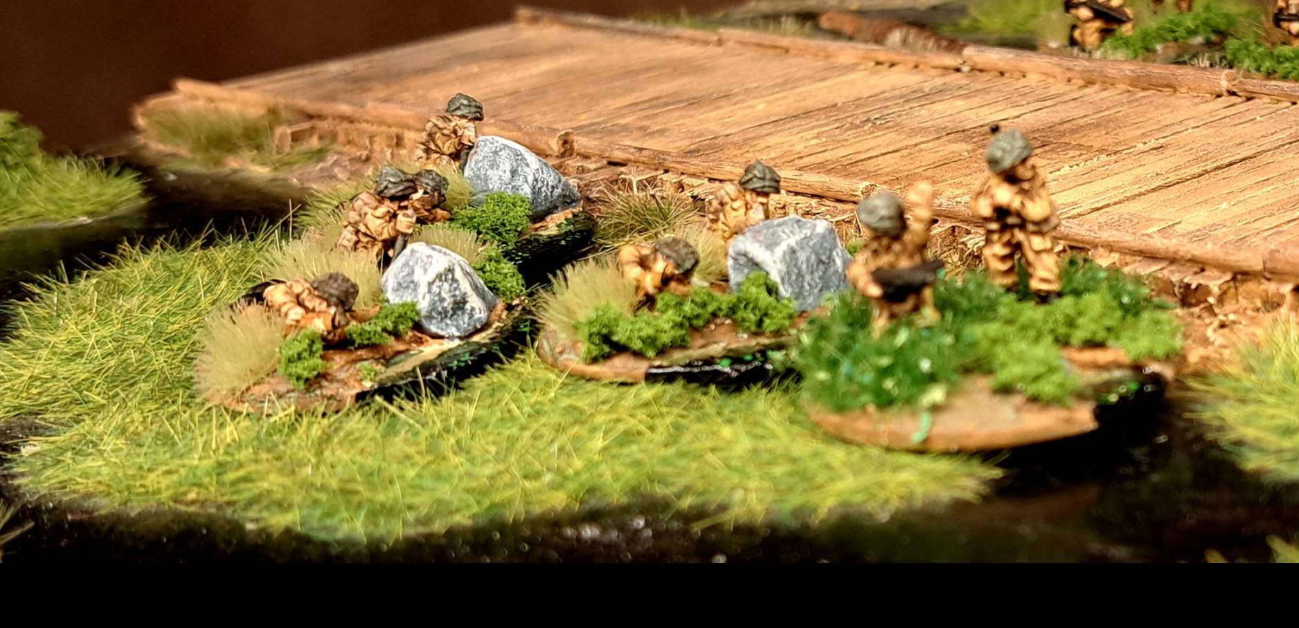 Die SMG / Light 2" Mortar / Platoon Commander / Company Commander Foot Groups von Mark im Sumpf bei Shturmigrad-Süd. Baugröße 15mm, Spielsystem PBI / Poor Bloody Infantry. Es ist eine British Infantry Company von 1941 / 1942 / 1943.