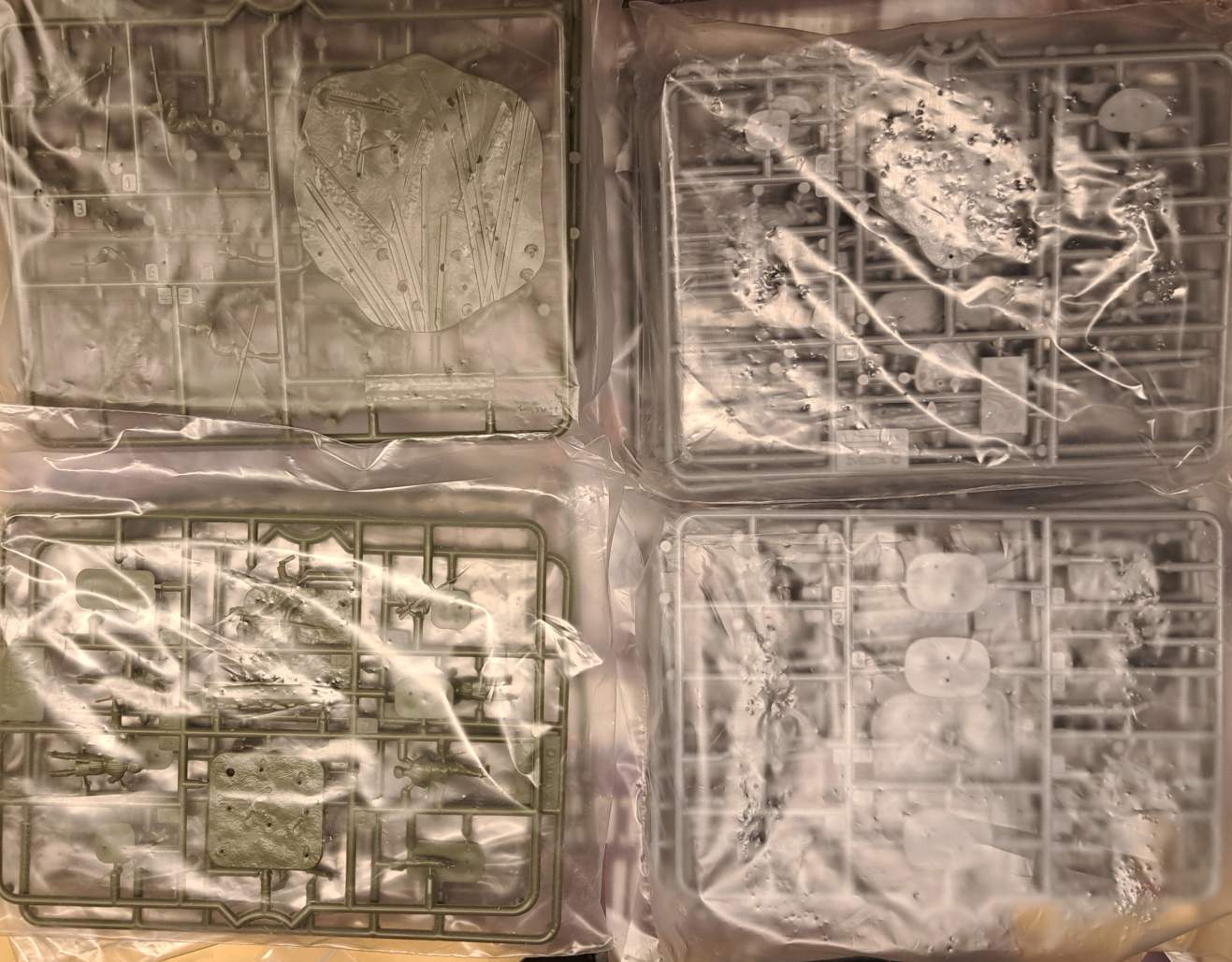 Deutsche und russische Infanterie.