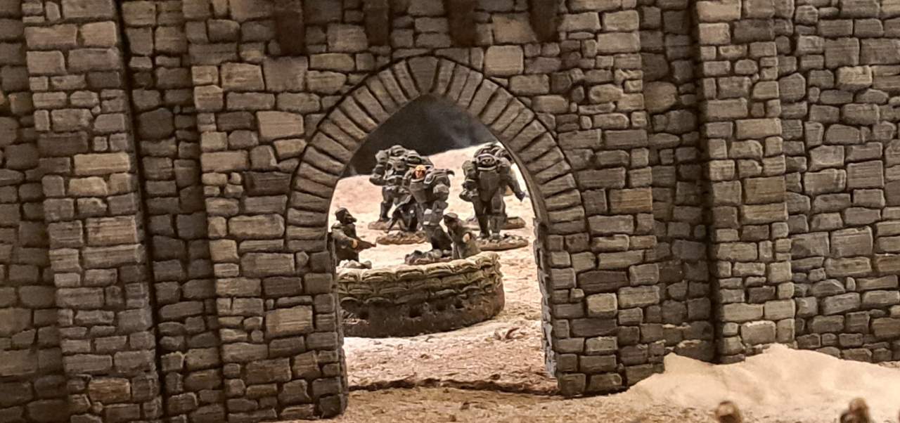 Am Brunnen sammeln sich feindliche Kräfte