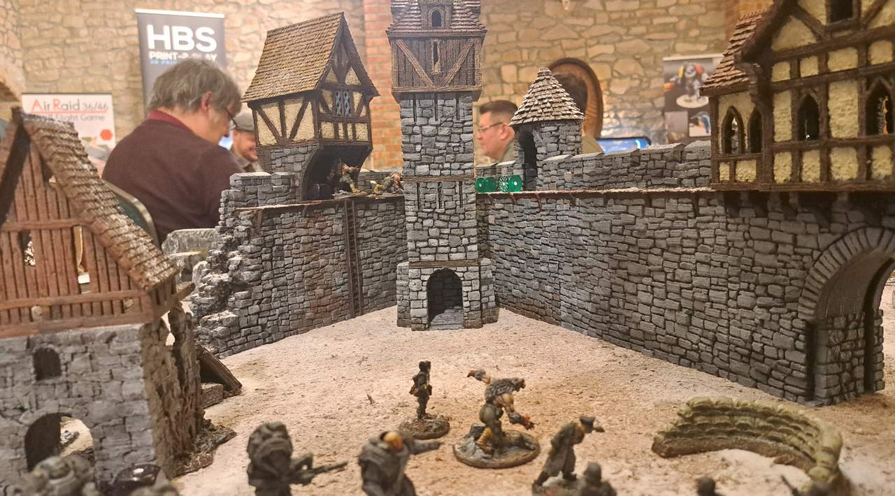 Trügerische Ruhe im Burghof Wulfenheim .