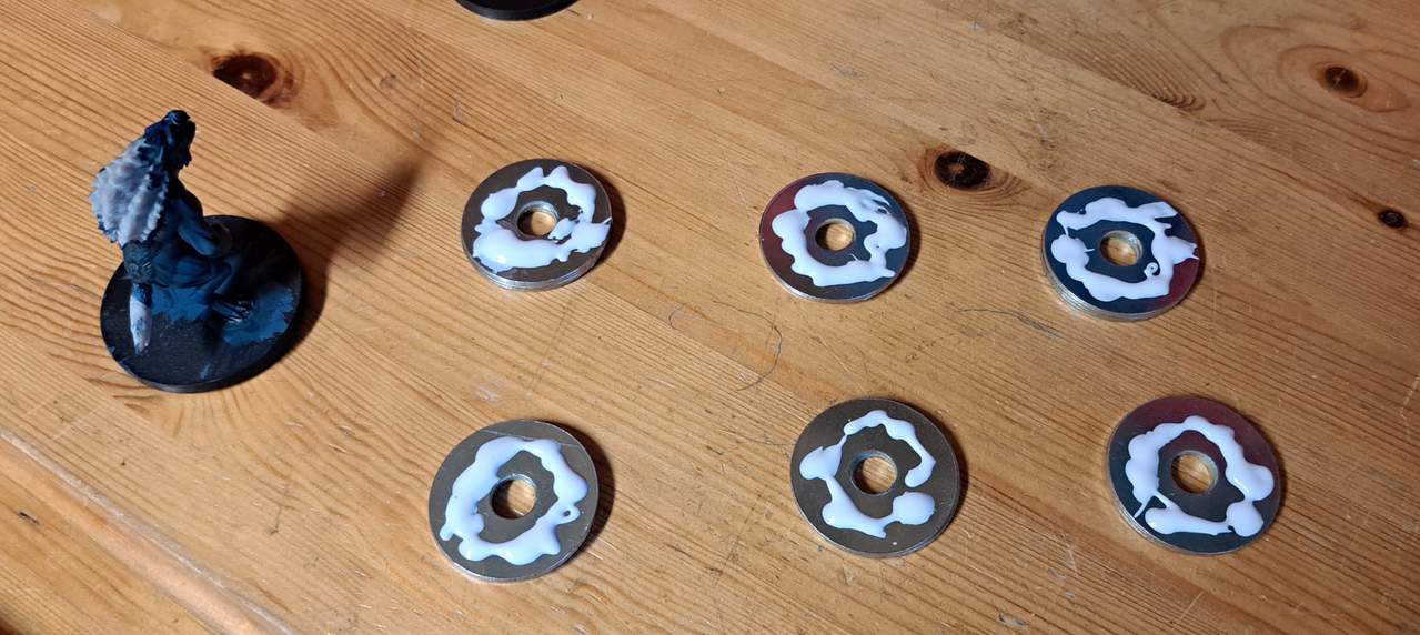 Die Unterlegscheiben (30mm) sind mit PONAL benetzt.