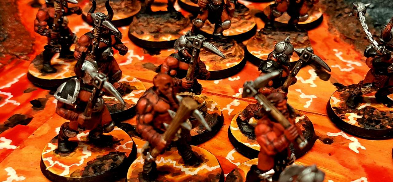 Die Hölle und die Höllenhunde der Chaos-Barbaren.
