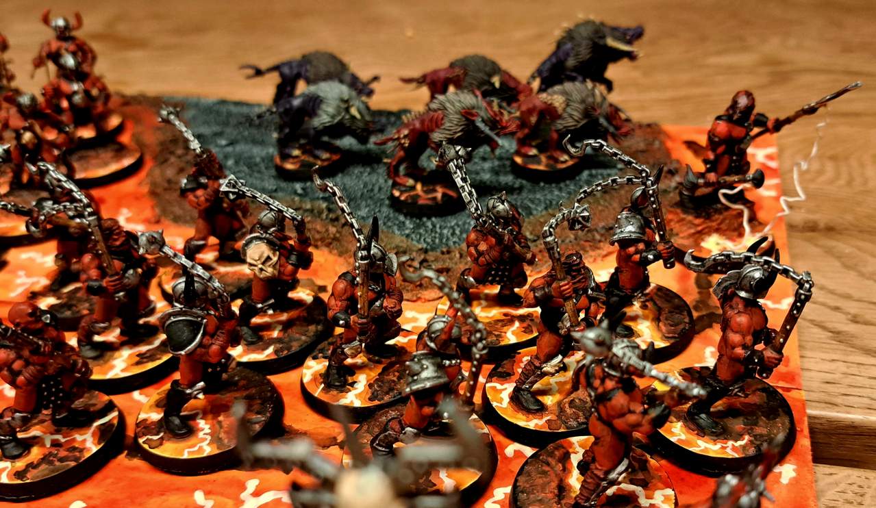Die Hölle und die Höllenhunde der Chaos-Barbaren.