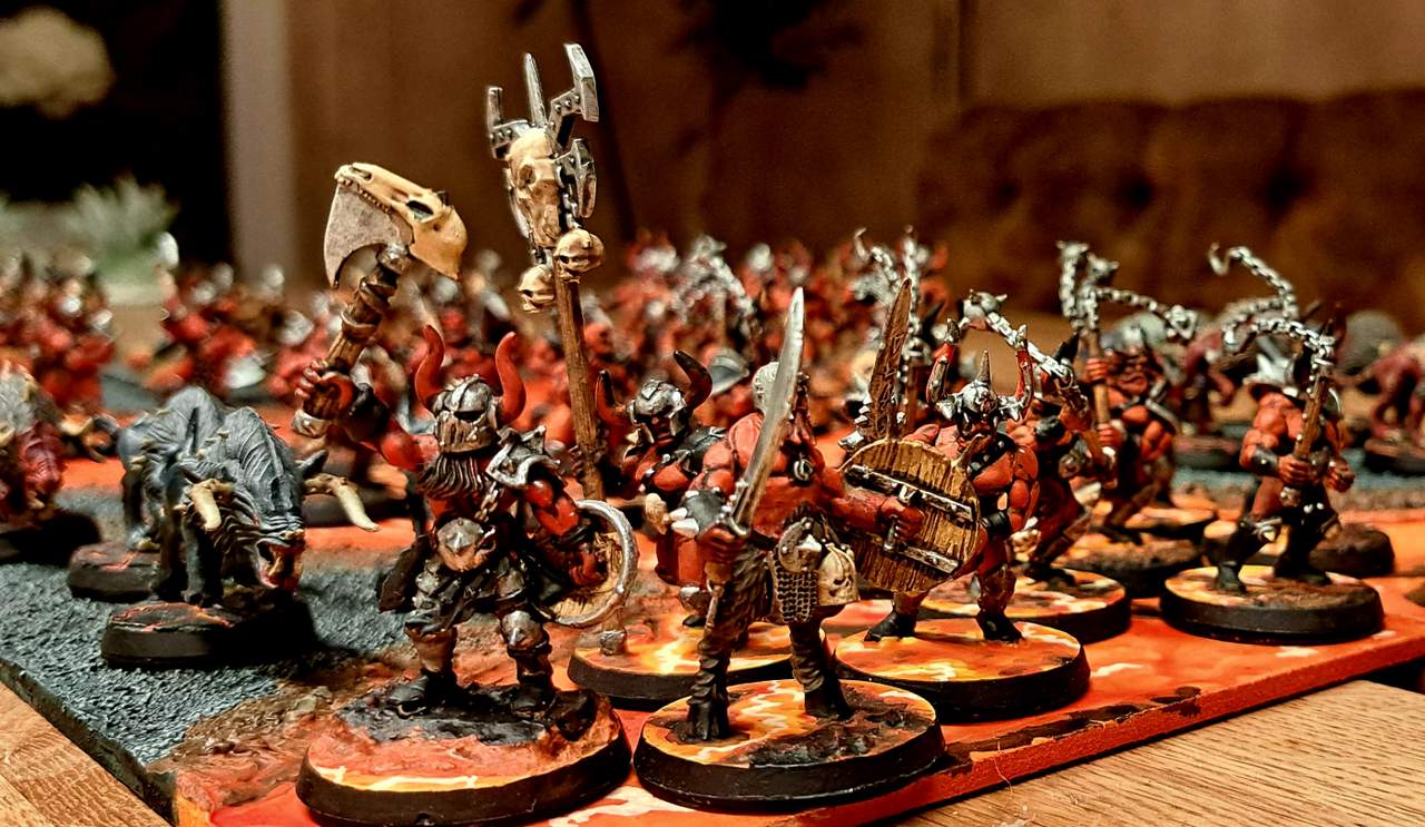 Die Hölle und die Höllenhunde der Chaos-Barbaren.
