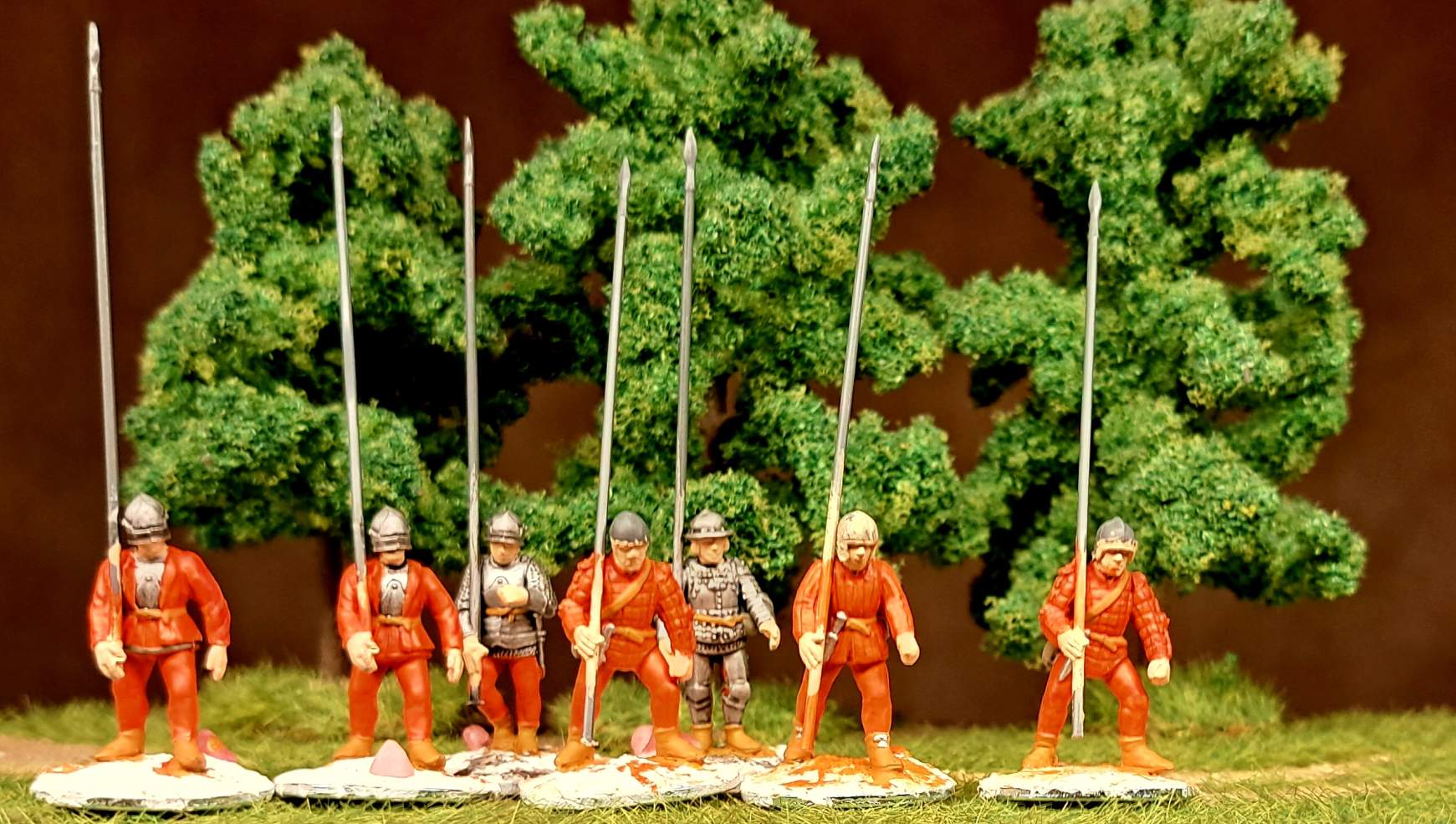 Die Pikeniere für den Kanton St. Gallen in Rüstung und in Roter Uniform.