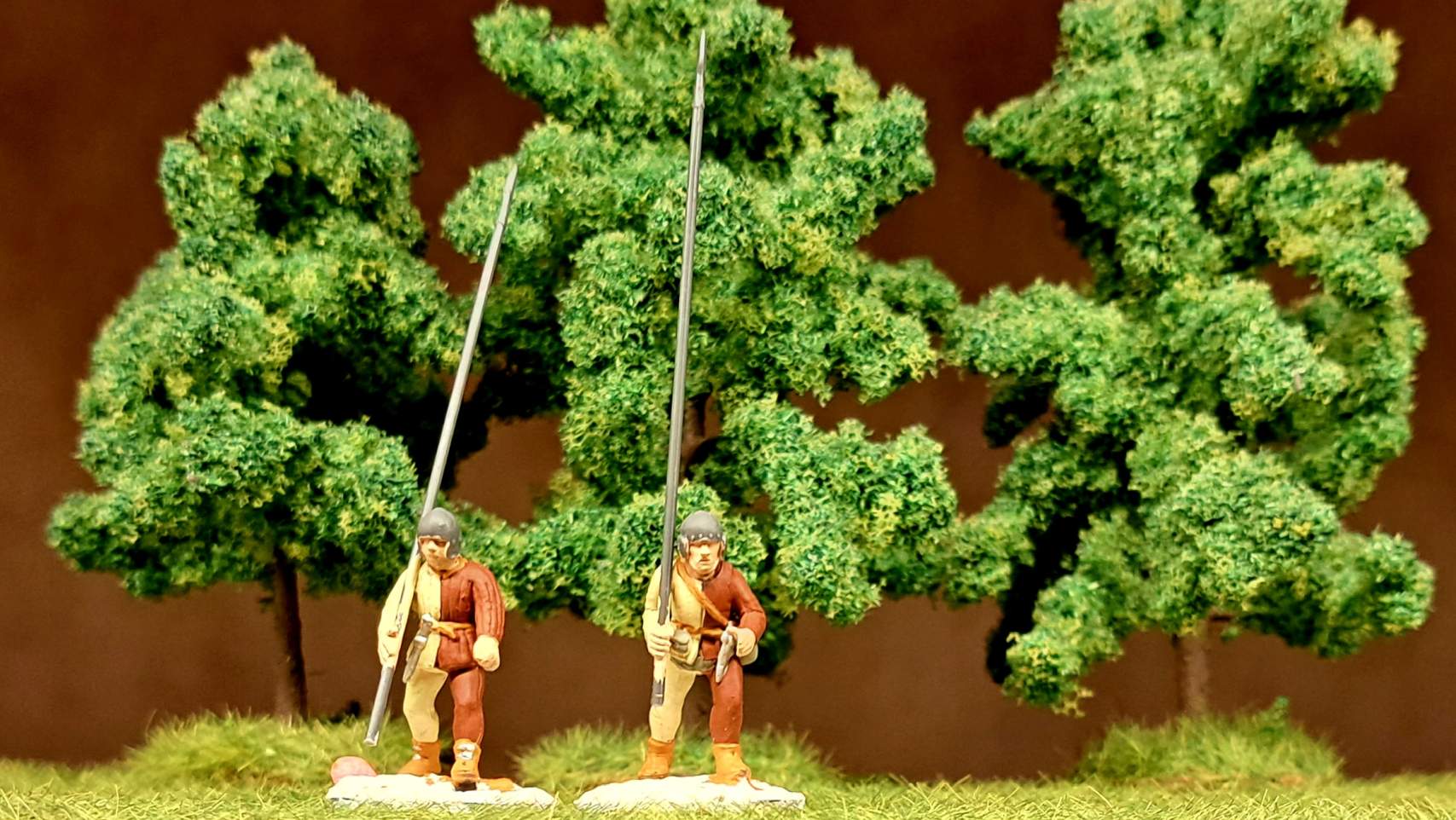 Die Pikeniere für die Unikornische Garde in Rüstung und in Gelb-Roter Uniform.
