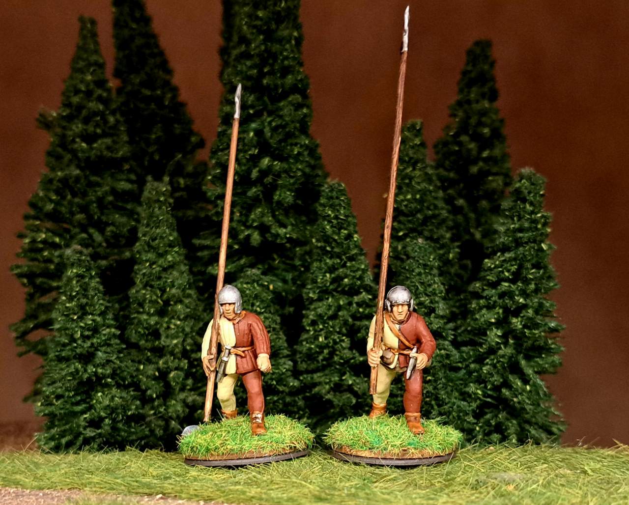 Die Pikeniere für die Unikornische Garde in Rüstung und in Gelb-Roter Uniform.