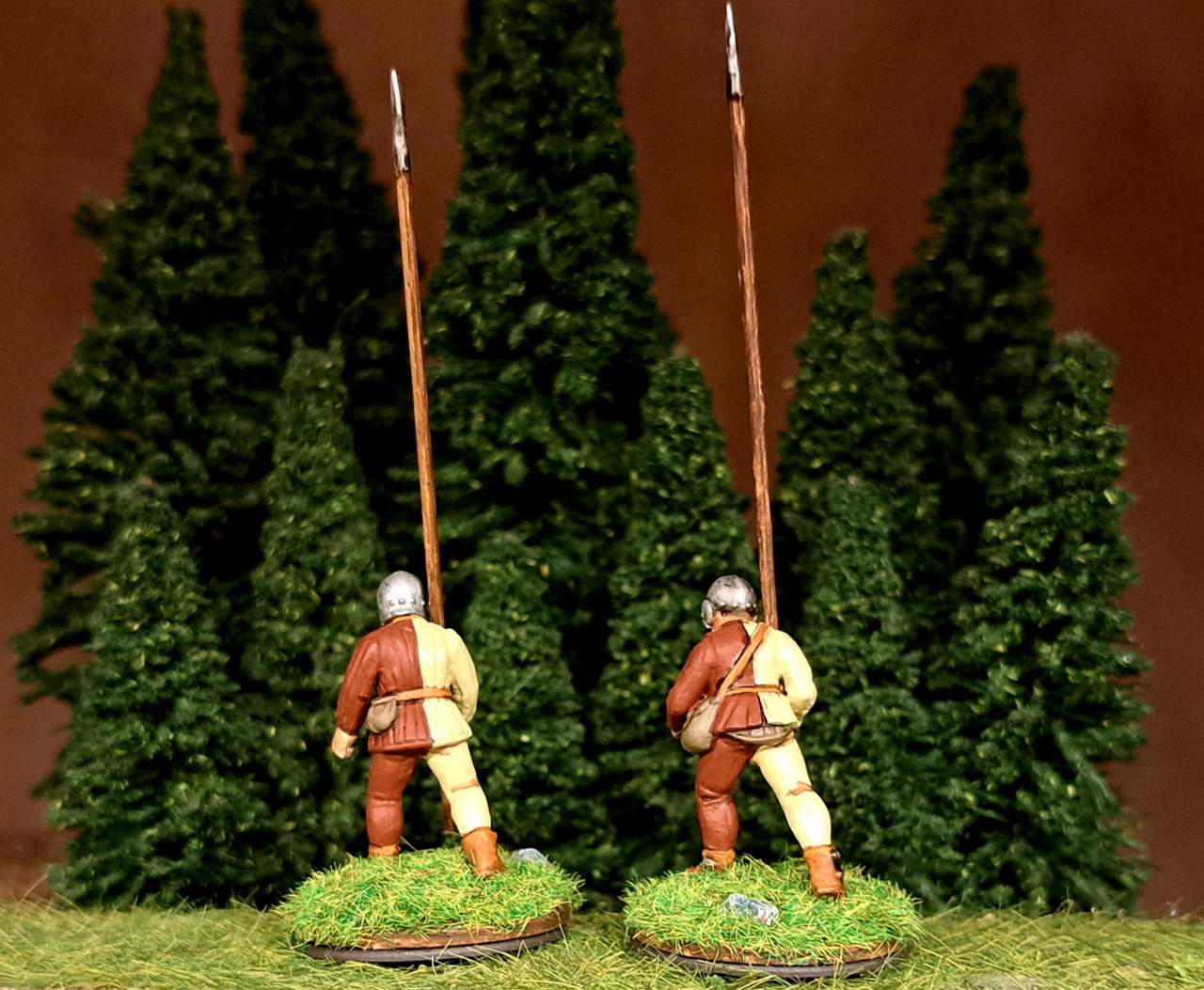 Die Pikeniere für die Unikornische Garde in Rüstung und in Gelb-Roter Uniform.