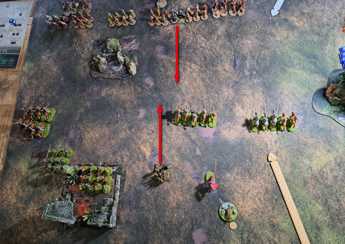 Das Spielfeld nach dem ersten Zug. Die Veteranen stürmen nach Vorne, auch Bidets und Krieger.