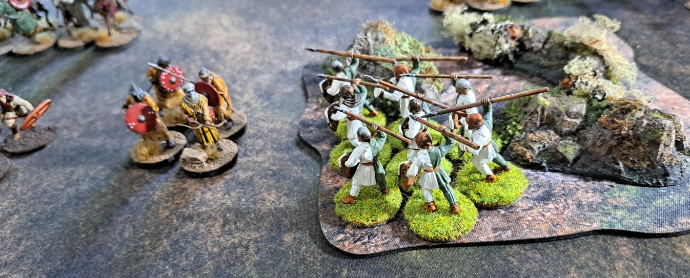 Die Bidets betreten sicheres Terrain und beharken die Krieger des Ralf.